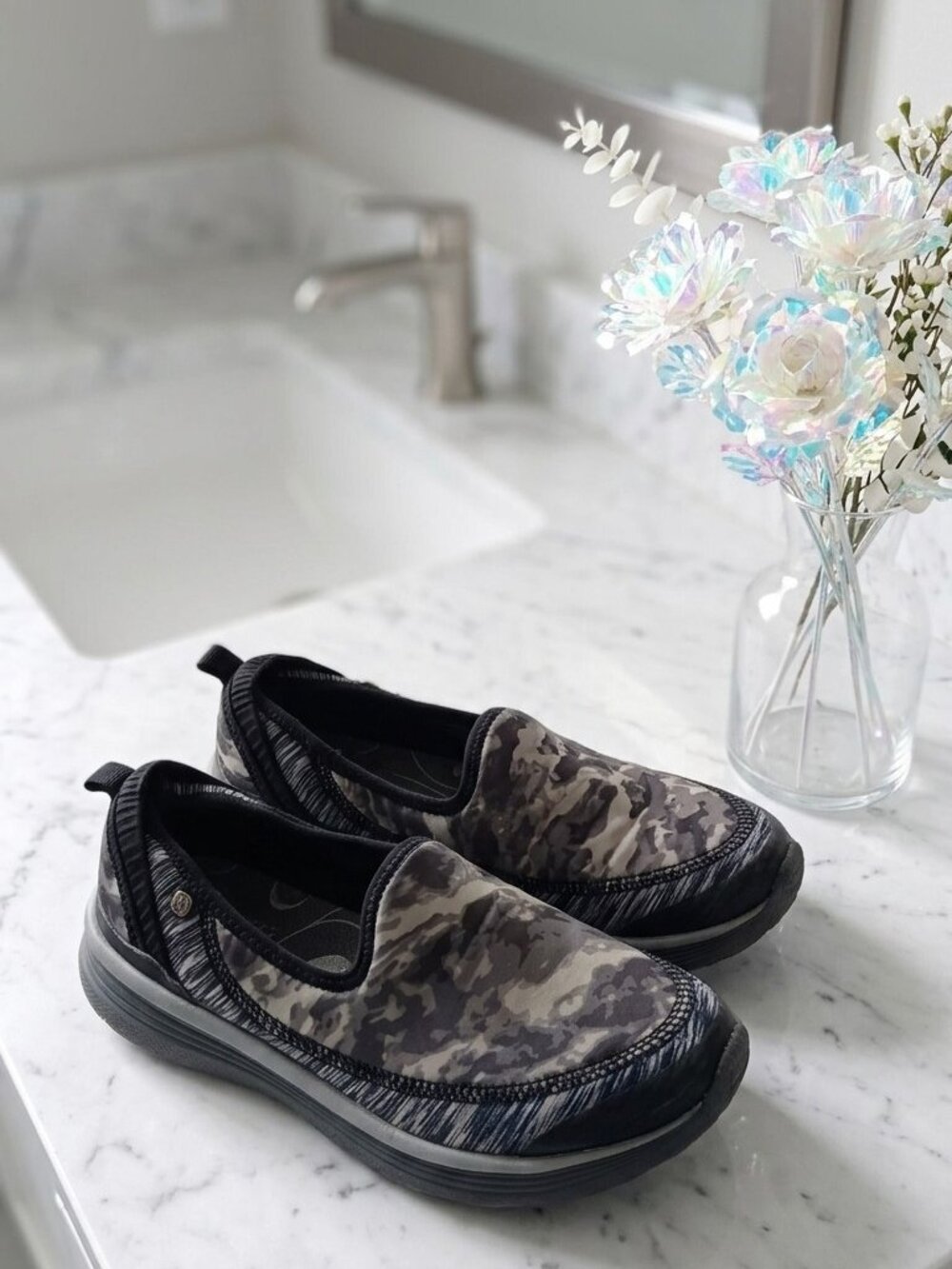 Bzees Women’s Camo Slip-On Sneakers Size 10M Lightweight Washable Comfort